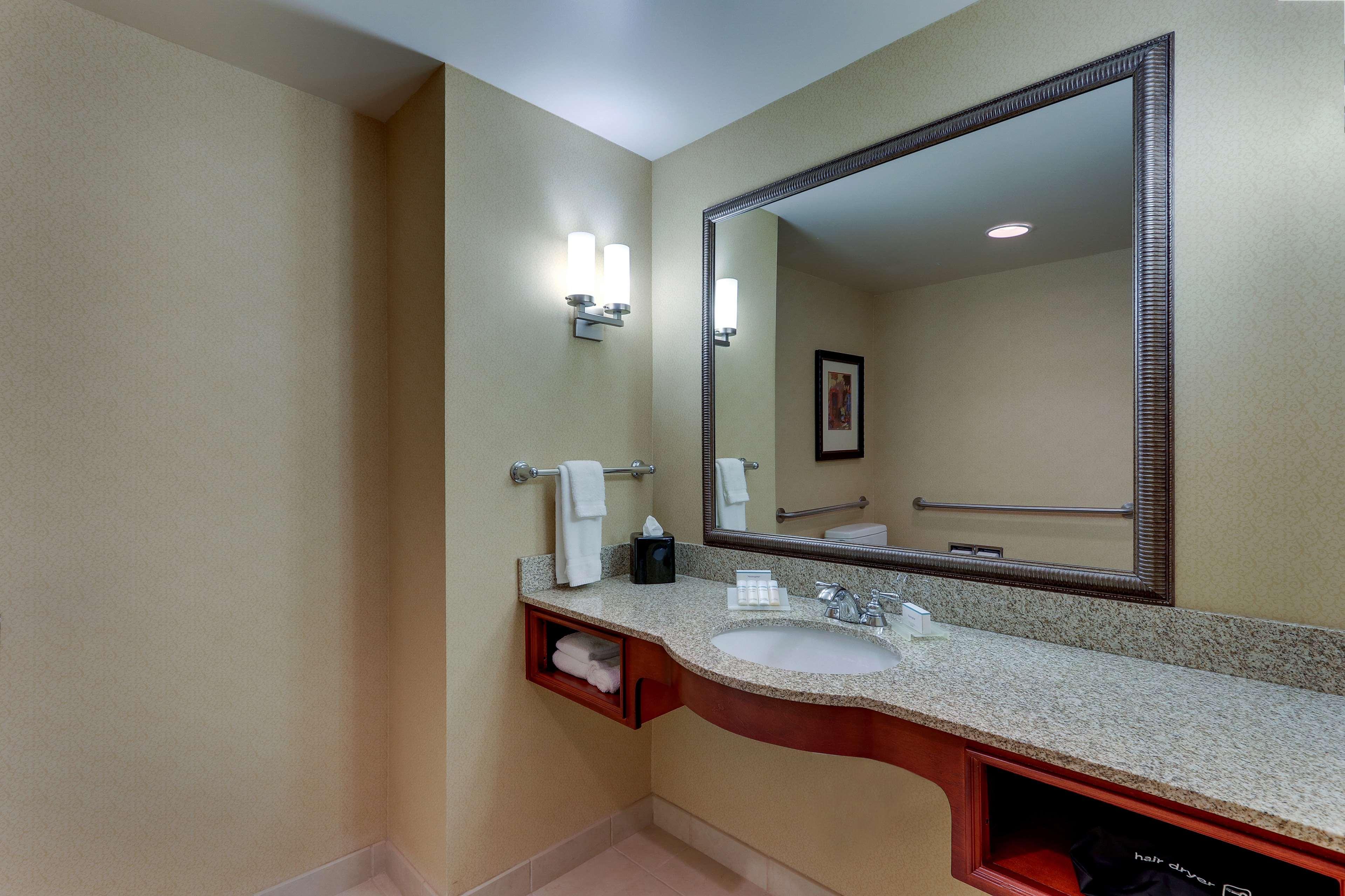 Hilton Garden Inn Indianapolis Airport Plainfield Exterior photo