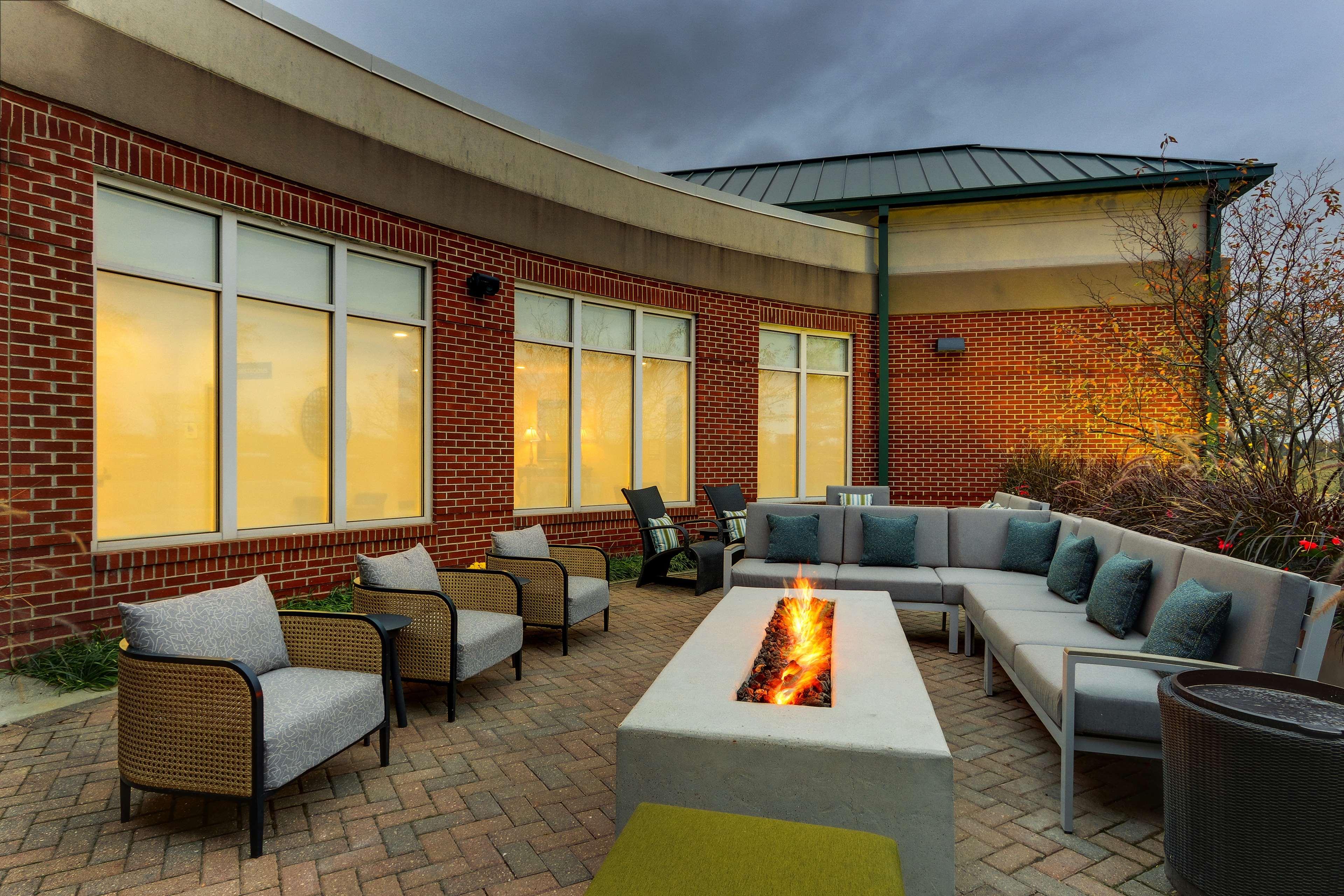 Hilton Garden Inn Indianapolis Airport Plainfield Exterior photo