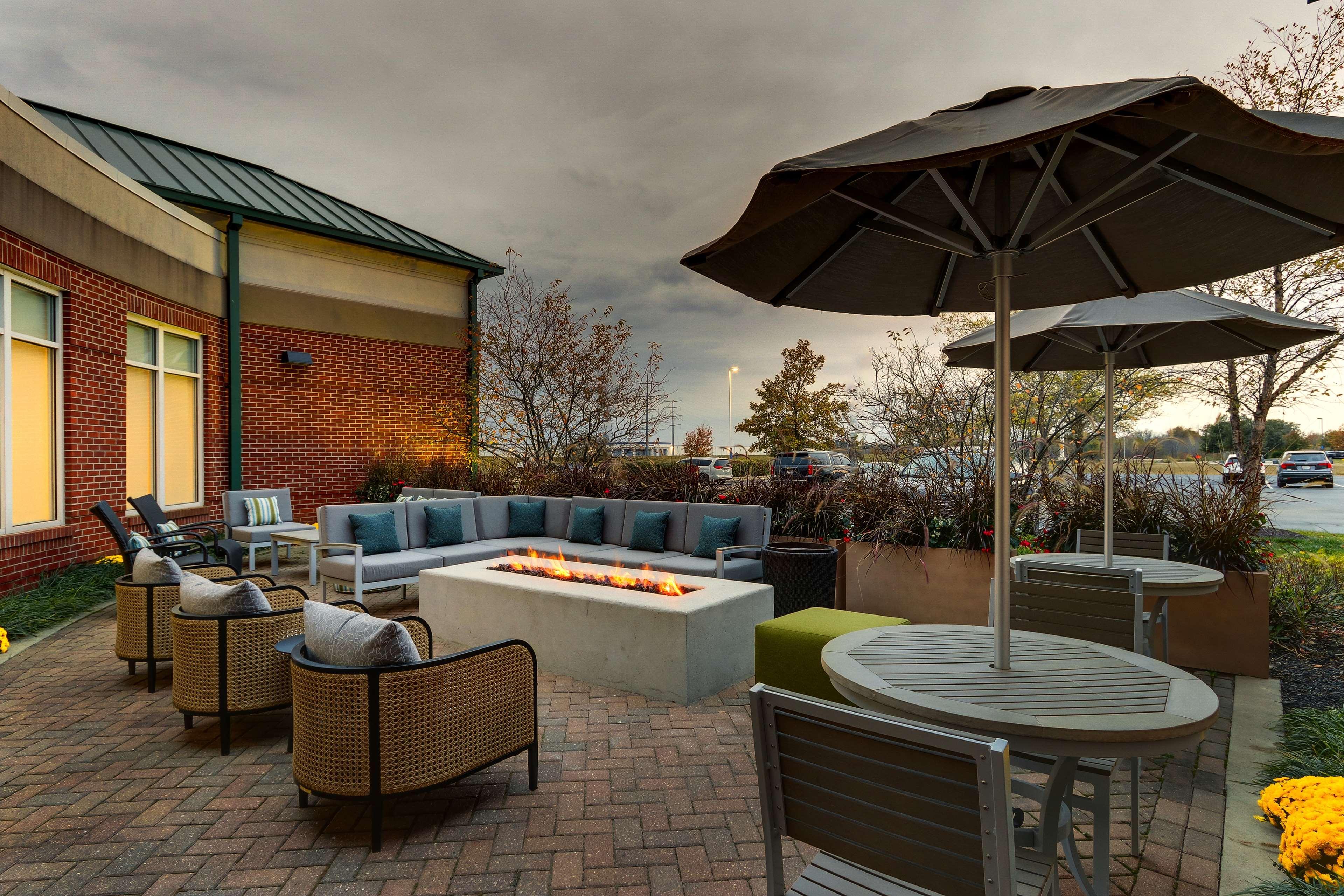 Hilton Garden Inn Indianapolis Airport Plainfield Exterior photo